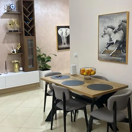 Deluxe Apartment *