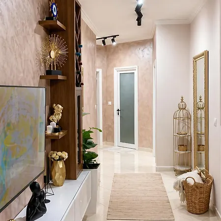 Apartment Deluxe *